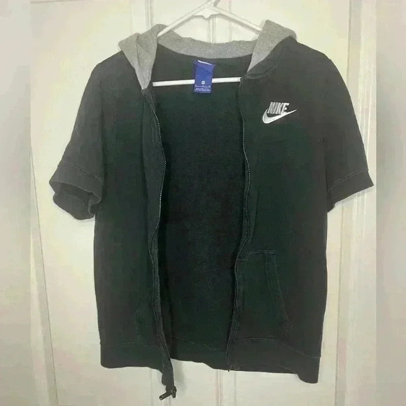 Nike boys sportswear black short sleeve club hoodie - Picture 2 of 7